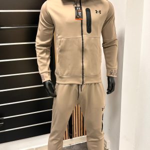 Chándal under armour beige