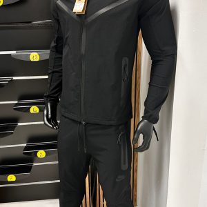 chandal nike tech