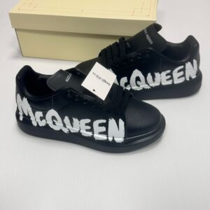 Alexander McQueen grafiti