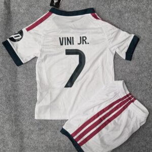 Equipación del Madrid Vinicius