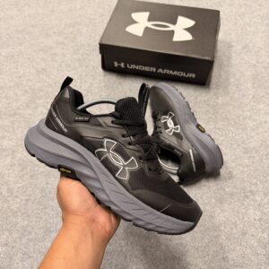 Zapatilla Under Armour negro/gris