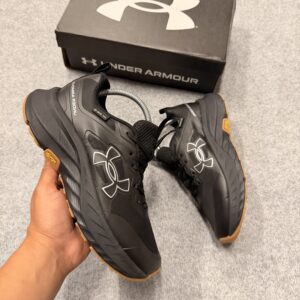 Zapatilla Under Armour negro/marrón