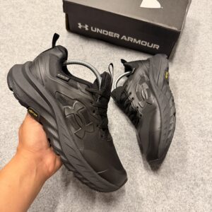 Zapatilla Under Armour negro