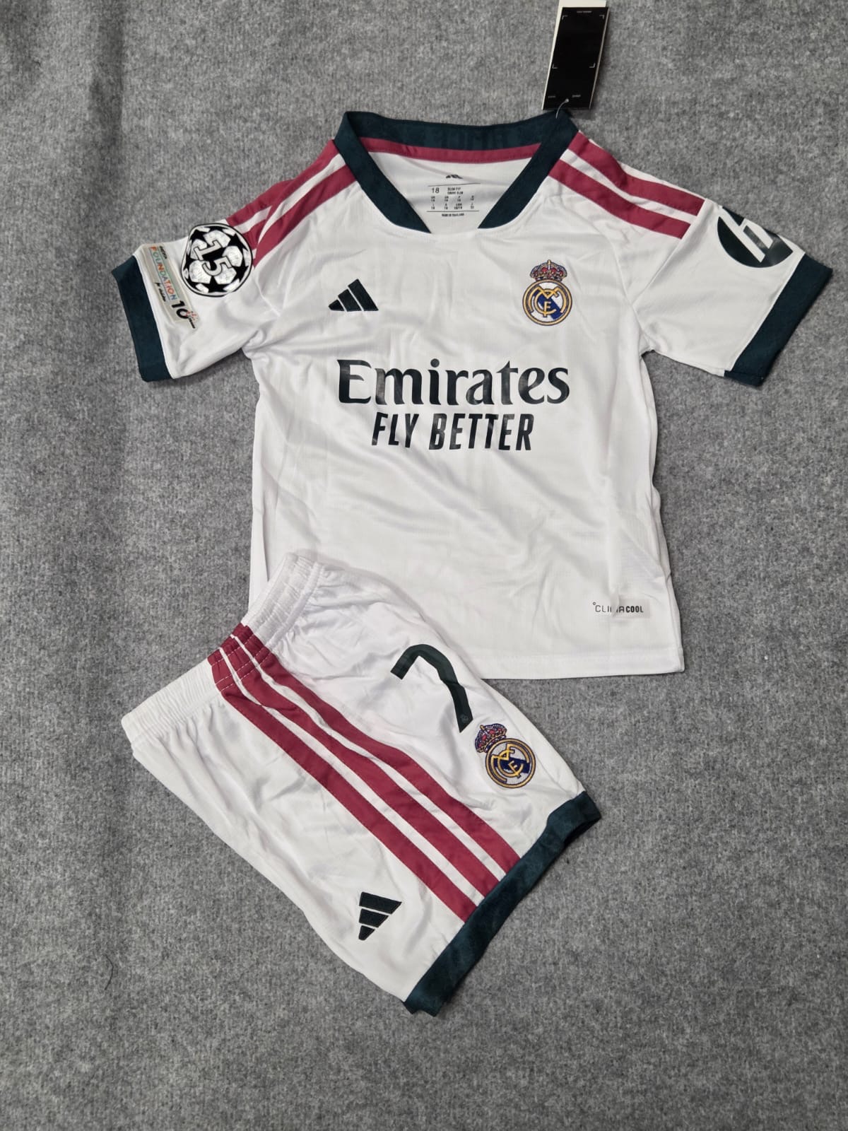 Equipación del Madrid Vinicius